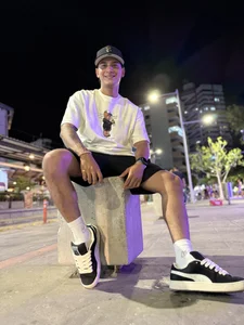 Damian23__Walking on a beautiful night图片