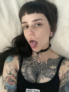 👅 de MichaellaMoon  2 Imagens