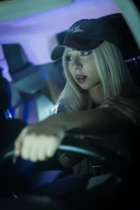 annie_gh Angel on car Pic 5