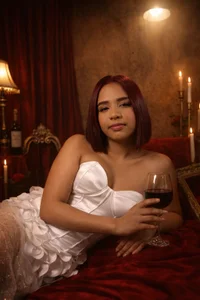 ZoeBlanc_ a glass of wine? Foto 2