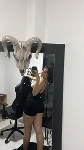 MissCharlottte_18 Photos in the mirror Pic