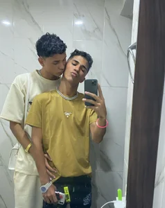 The_boys_at Public Bilde