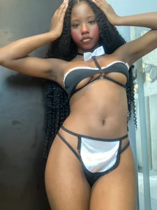 “Don’t look at me like that if you don’t want me to tease you. 💋” de Katalina_san Foto 3