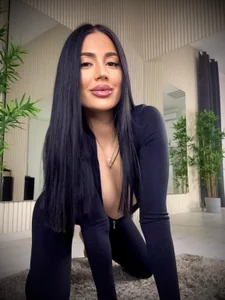 Abbela_White Streaming outfits Pic 3