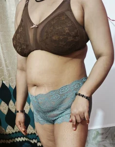 Beauty-3 Public Pic 5