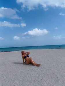 LILIANHOT-milf PHOTOS ON THE BEACH Pic 5