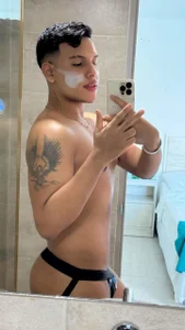 AaronRizzo 🍑🔥 Foto 3