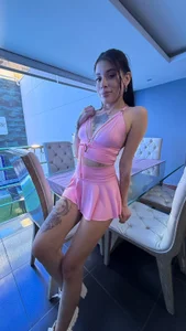 Charlotte_Reed Pink might be my new favorite color. - {count, plural, one {תמונה אחת} two {שתי תמונות} many {# תמונות} other {# תמונות}}