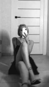 KelsieKrieser Black dress Immagine 