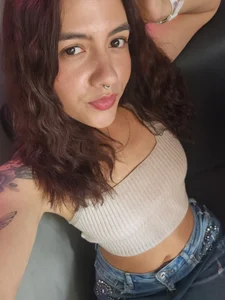 mile_latina Latina a rich Colombian slika