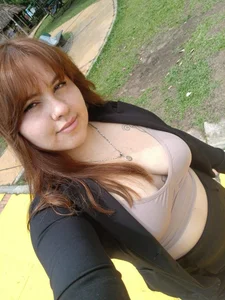 alana_glasses Public Pic 5