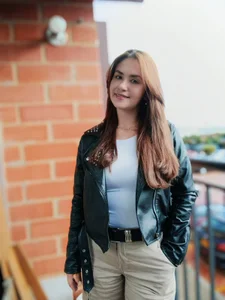 TherezaLarsonのJeans, my balcony #latina #natural #sexyの 3枚の写真