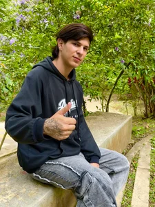 Public de Omeo_Ryan  3 Imagens