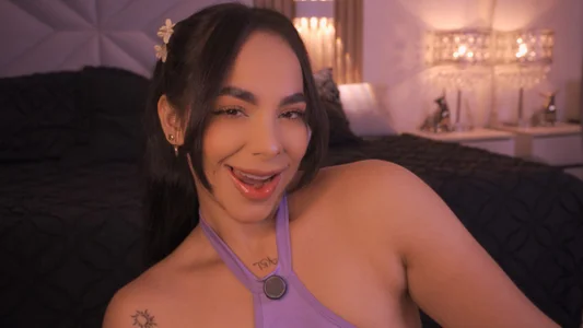 imLeanna_ Caught you looking slika 2
