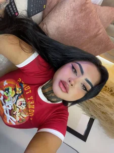 If this photo turns you on, just imagine seeing me in person. 🥵 de Lairahearvy  7 Imagens