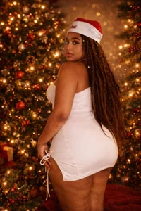 taylor-sexyy This Christmas, let's share a beautiful moment ✨🤍 Gambar 2