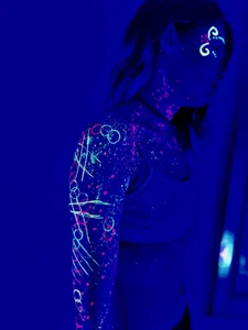 Palmer-Foster: 😈💜🔥NEON HOT!!!!😈💜🔥 ( 3 фото)