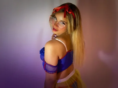 Olivia_Fox69 your pretty snow white Pic 4