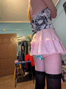 Public de NerdyFemboy  4 Imagens