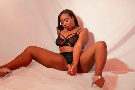 CaseyMoon A little elegance while still being slutty! Pic 6