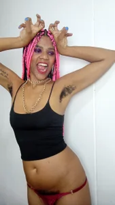 BiancaCox Hairy Bianca🤎  5টি ছবি