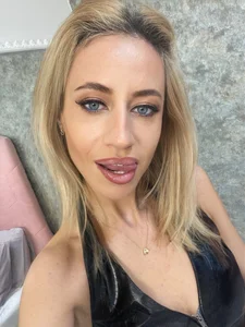 🔥 Hot blonde 🔥 od DeliaMArlow  2 snímek