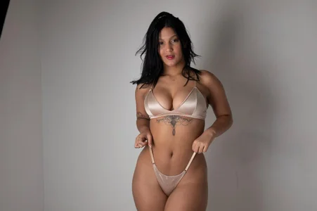 Shy Sensual de DannaSpencer_  Imagens