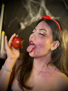 AnnieRouse__ kullanıcısının The Forbidden Apple 🍎☣️ albümü -  6 fotoğraf