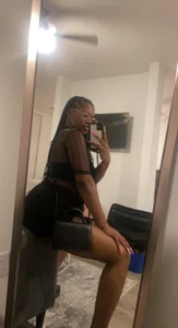 Voluptuousvee Public Bilde