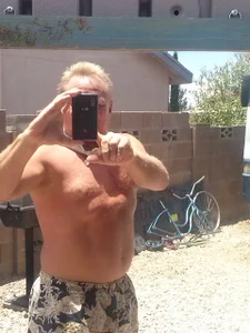 Pussyeat2please Public Pic 5