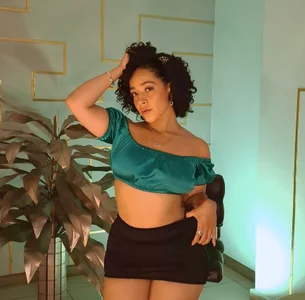 AlessaRomero Curly girl♥ Pic