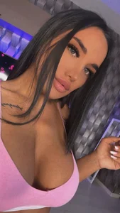 sarah_aadams_ Public 사진 7