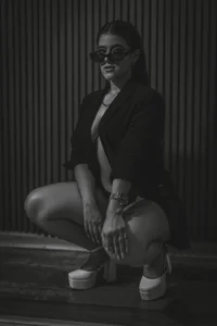 nathalie_rivers black & white Pic 3