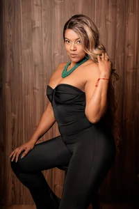 EvaFoxter BEAUTY AND INTELLIGENCE THE BEST COMBINATION Immagine  2