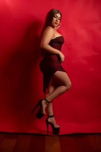 Eevee_Taylor Lady in red Pic 3