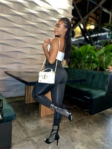 NahomyVega Public Pic 7