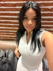 MegganCarter How I look? 👀🤍 Pic 3