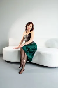 This luxurious woman is for you de Bonnie_Naughtyy  2 Imagens