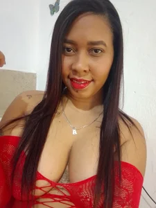 SexyNaomi29 Public Pic 4
