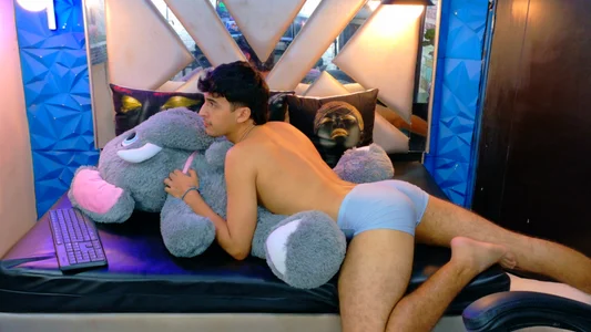 Alan_Del_Reyx come in my bed 🙃 Pic 3