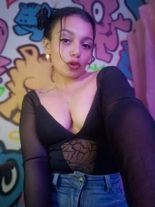 Laury_98 Public Pic 2