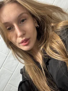 ElidiaPetit kiss😘 Billede 5