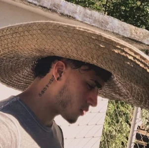 James-06 Public Foto 3