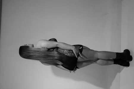 KYLIE_JONES6 Public Pic 4