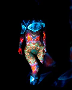 neon lights on my body de GwenCarter  Imagens