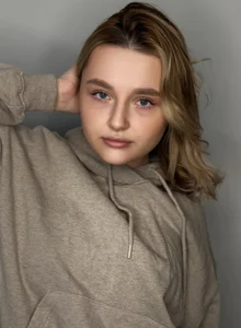 LorriMonzPublic图片