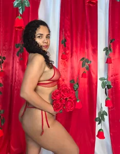 Miaa_Star1 Passion red: what the roses couldn't hide💘 사진 6