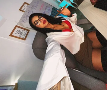 Mistress Teacher 👩‍🏫😈 od Scarleth6  4 snímek