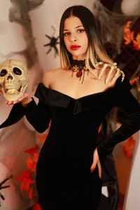 LadyAvalon Spooky season has come and Morticia Addams is here to fright you🎃👻🕸 Pic