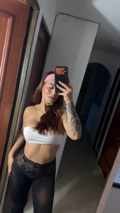 Lucy_fit in house whit pantyhose Bilde